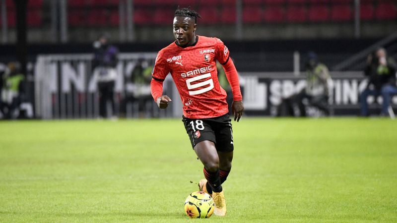 Vào ngày 5 tháng 10 năm 2020, Doku đã ký hợp đồng dài hạn với Rennes, trị giá 26 triệu euro cộng với tiền thưởng, trở thành một trong những bản hợp đồng đắt giá nhất trong lịch sử câu lạc bộ. 